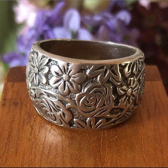 Silpada Jewelry - Silpada .925 sterling silver floral garden ring